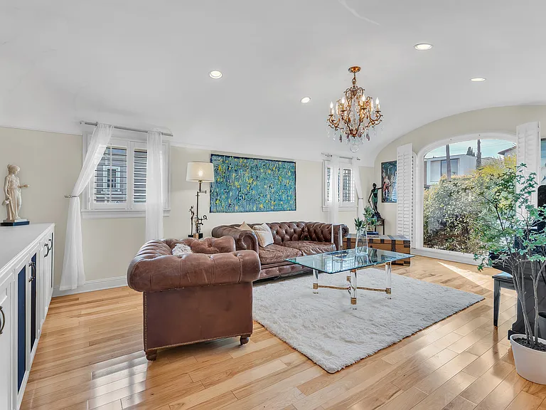 326 N Doheny Dr — Photo 11