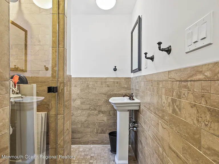 124 Heck Ave — Photo 17