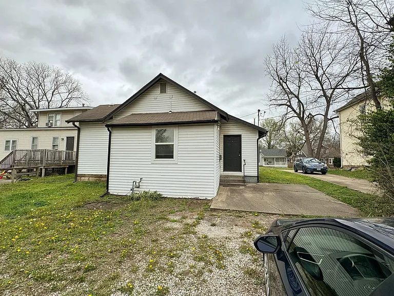 416 Grover St — Photo 23