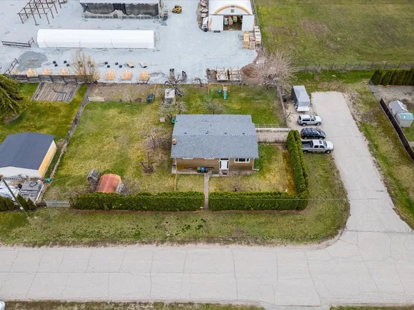 3159 Saint Amand Rd, Kelowna, BC V1W 3P2