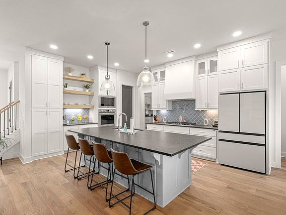 4th image of 7680 Via Roma Ave