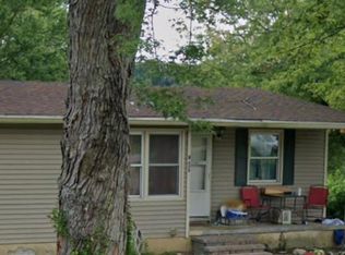 608 Cedarcrest Dr, Vine Grove, KY 40175