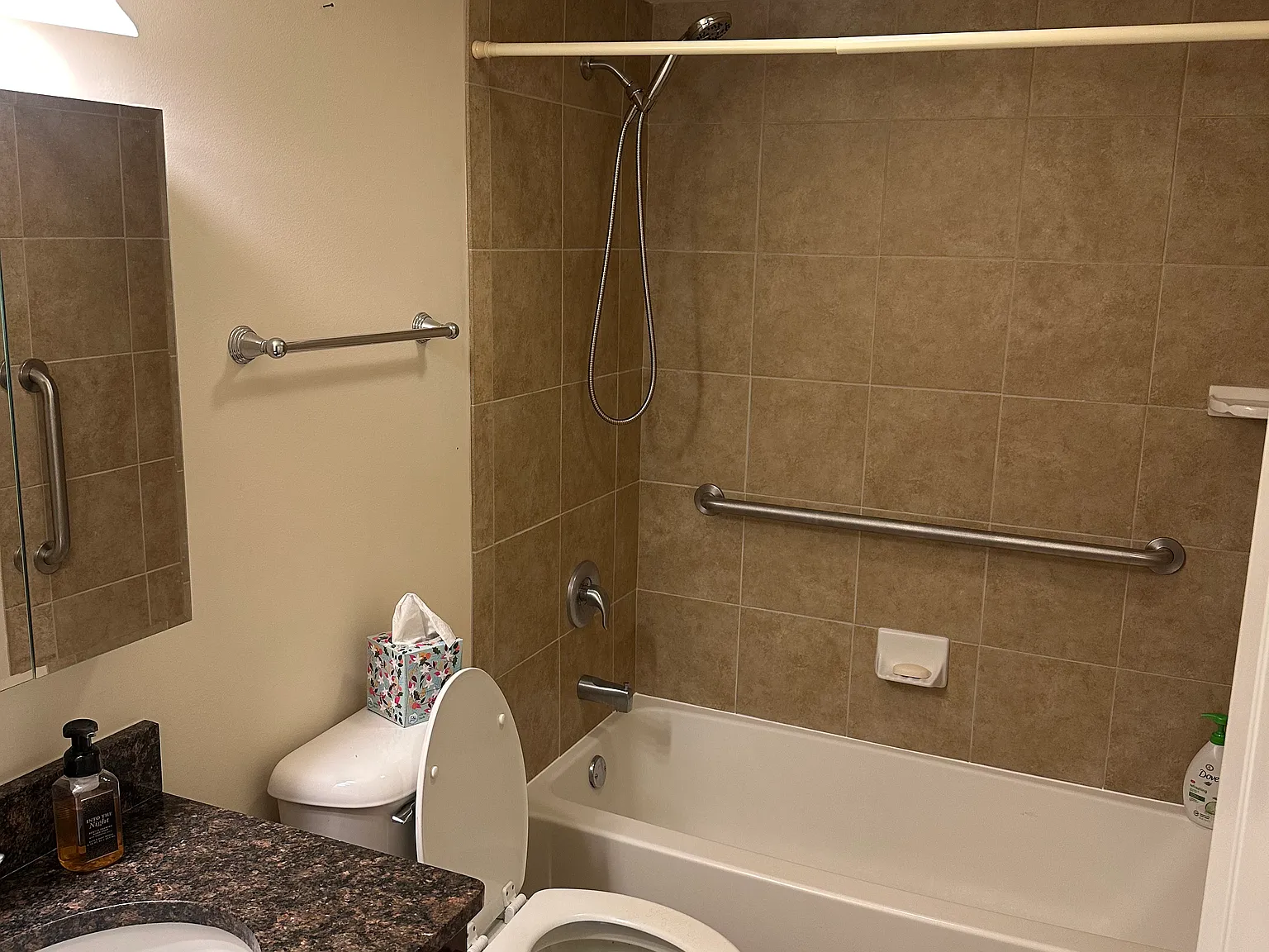 2 bed, 850 sqft, $1,895 — Photo 2