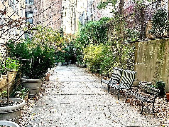 4th image of 435 E 65th St APT 8-E