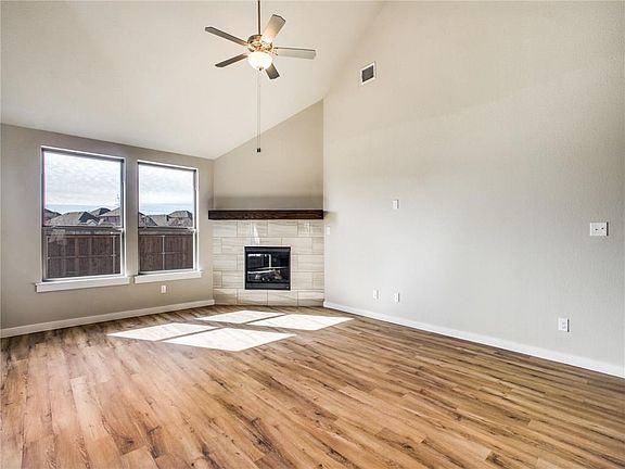 4th image of 1822 Temperance Way