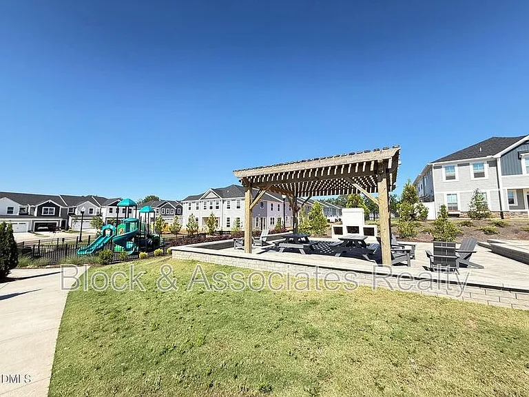 111 Umbrella Way — Photo 30