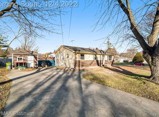 221 4th St, Fenton, MI 48430