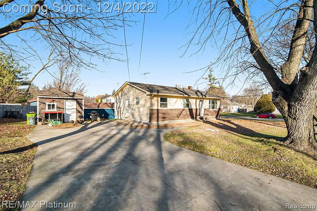 221 4th St photo 1
