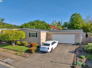555 Patrick Loop, Cottage Grove, OR 97424