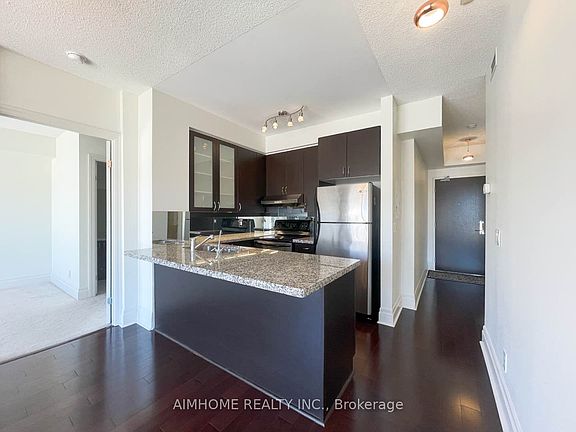 4th image of 39 Upper Duke Cres #602