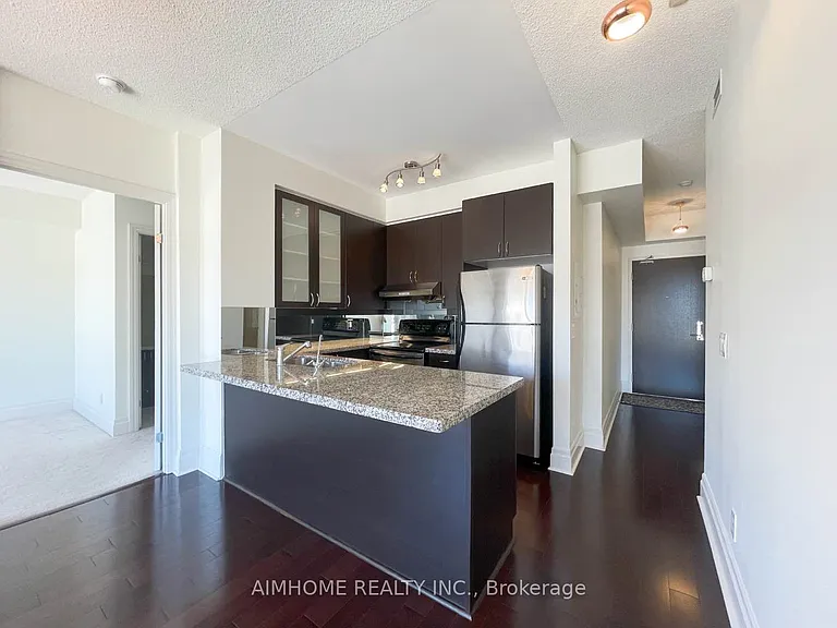 39 Upper Duke Cres #602 — Photo 4
