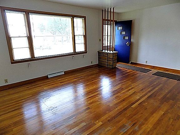 2nd image of 804 Fuller Ave