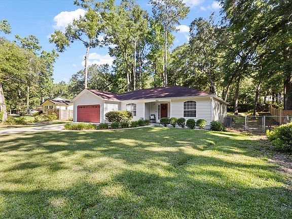 3rd image of 933 Redbud Ave