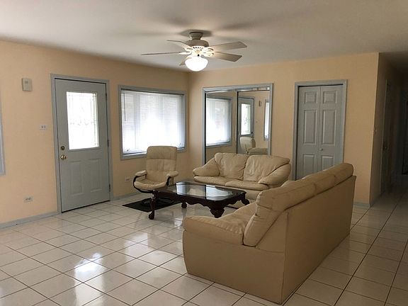 3rd image of 131 Oxford Ln