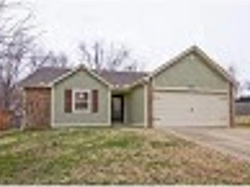 1301 NE Spriggs Ct