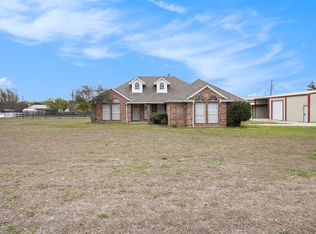 211 Old Chisholm Trl, Rhome, TX 76078