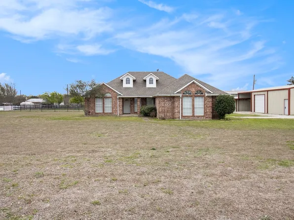 211 Old Chisholm Trl, Rhome, TX 76078
