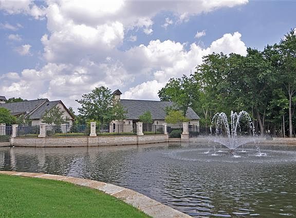 5th image of 885 Clear Water Dr