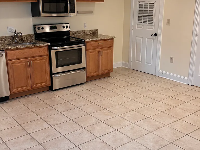 1112 Oates St NE #B — Photo 12