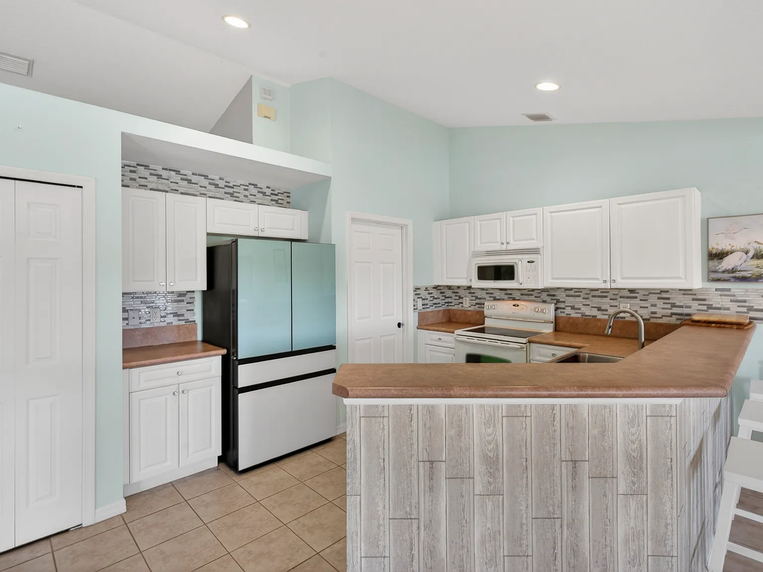 3 bed, 2248 sqft, $2,600 — Photo 2