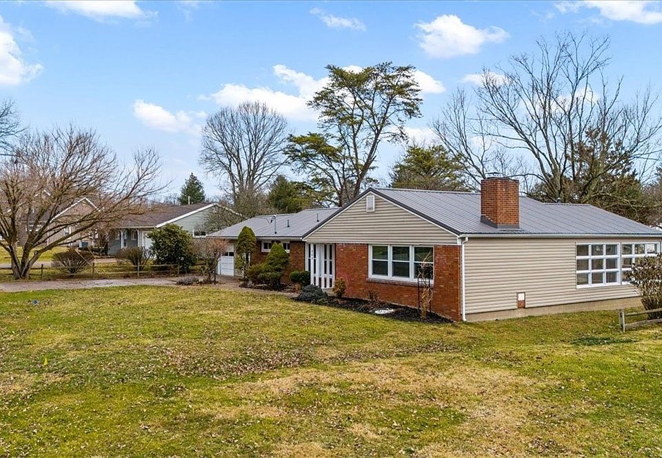 1st image of 202 Walnut Dr