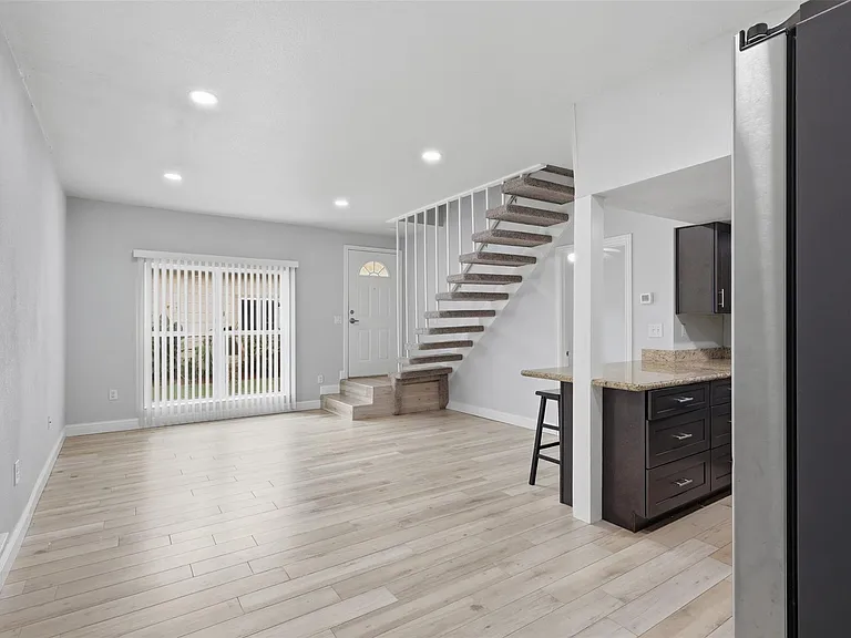 811 Threadneedle St #287 — Photo 4
