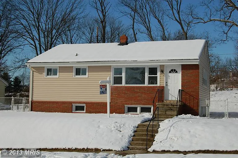 2004 Royal Garden Dr photo 1