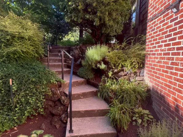 (undisclosed Address), Portland, OR 97225