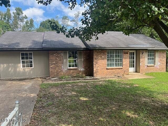 1st image of 3300 Greenway Dr