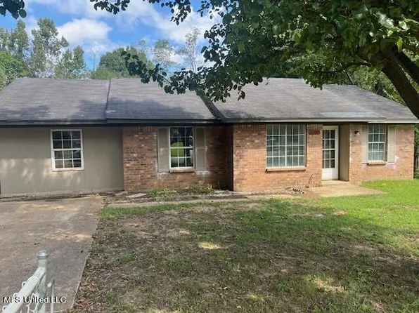 3300 Greenway Dr, Horn Lake, MS 38637