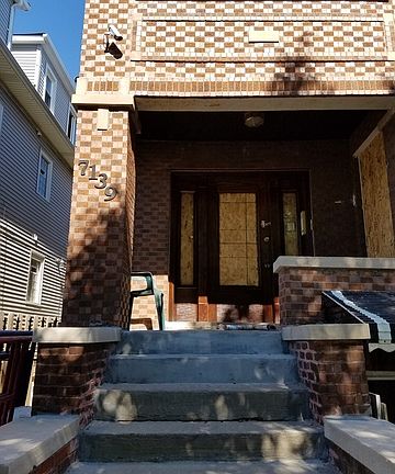 2nd image of 7139 S Rockwell St APT 2F