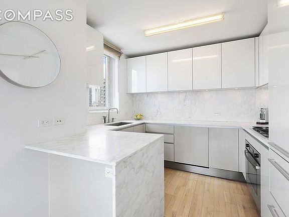 5th image of 322 W 57th St APT 45B