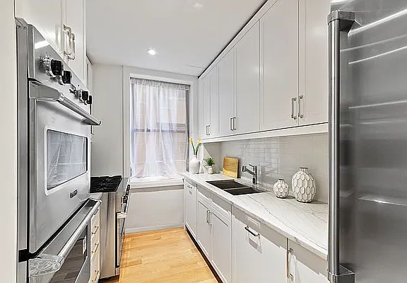 5th image of 905 W End Ave #52