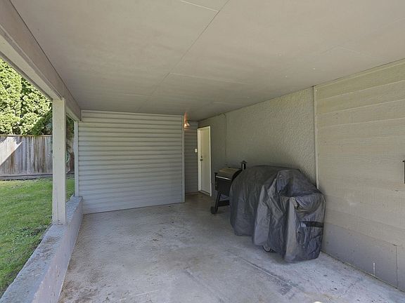 5th image of 20783 Thorne Ave