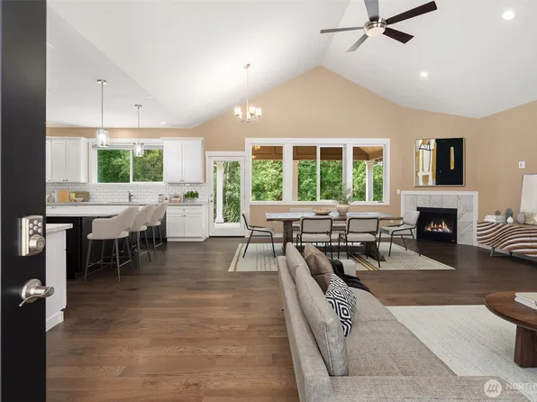 216 Cornwall Road NW, Lakebay, WA 98349
