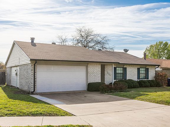 2nd image of 5902 Lakecrest Dr