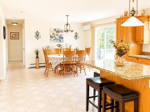 4th image of 176 Currier Road