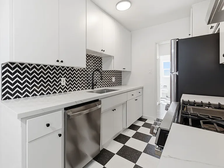1721 E Appleton St — Photo 3