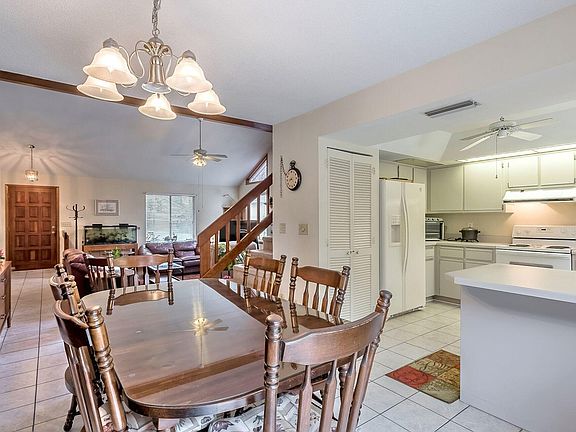 5th image of 262 Amberwood Ct