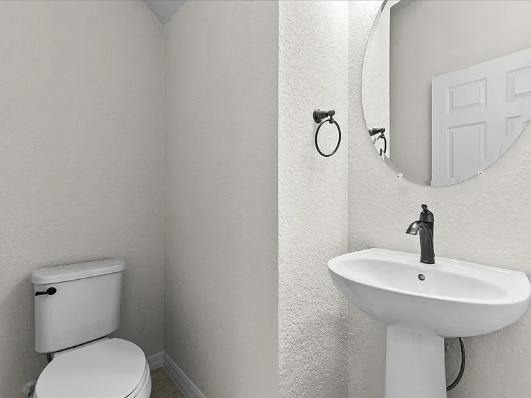 640 SE Monet Dr — Photo 19