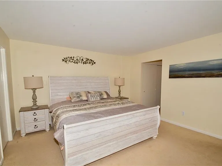 555 Park Shore Dr #B-309 — Photo 12
