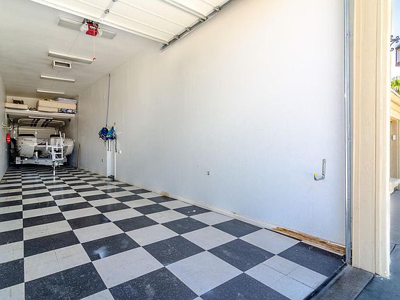 3rd image of 1862 Palo Verde Blvd N
