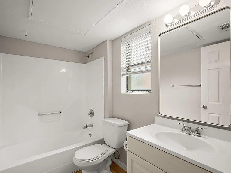 1013 W 23rd St #105 — Photo 10
