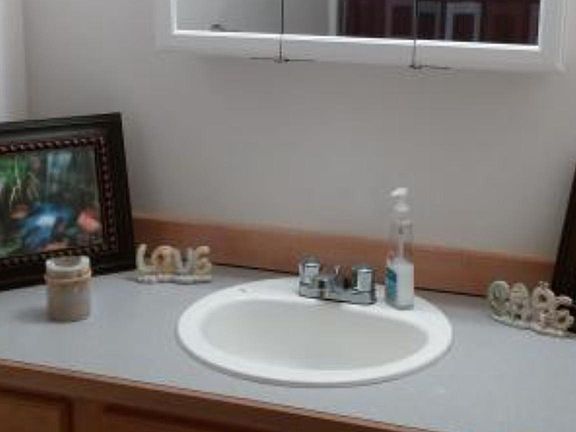 5th image of 1085 Cloverleaf Dr #A