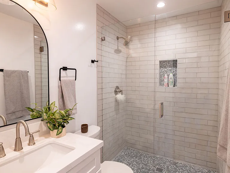 727 W 11th Ave — Photo 15