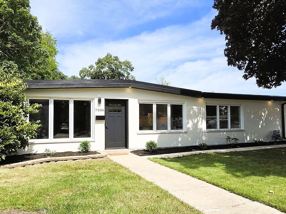 1st image of 7906 W 98th St