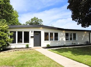 7906 W 98th St, Hickory Hills, IL 60457