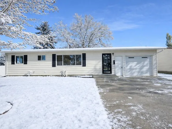 2416 8th St NW, Minot, ND 58703