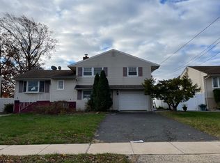 7 Dunster St, Carteret, NJ 07008