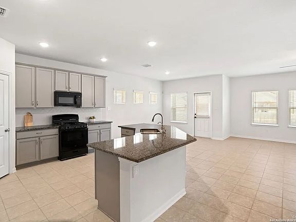 3rd image of 8310 Tobiano Way